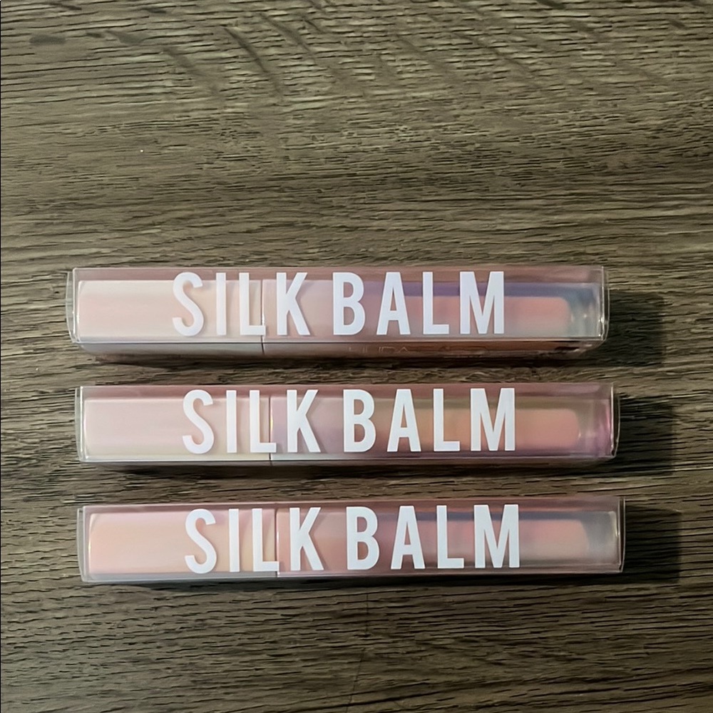 Huda Beauty- Silk Balm Lip Gloss shade - blush